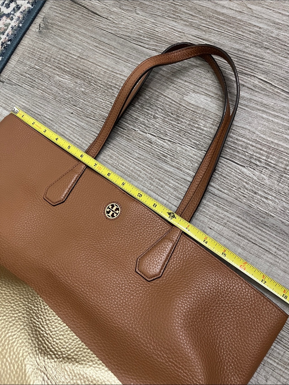 Tory Burch Pebble Leather Classic Tote Bag in Tan & Gold - Picture 12 of 14